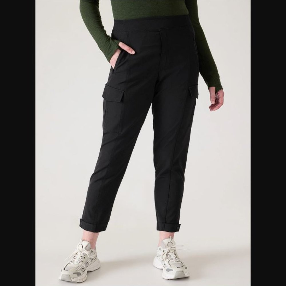 ATHLETA Women's Endless Cargo High Rise Jogger Size 10 in Black